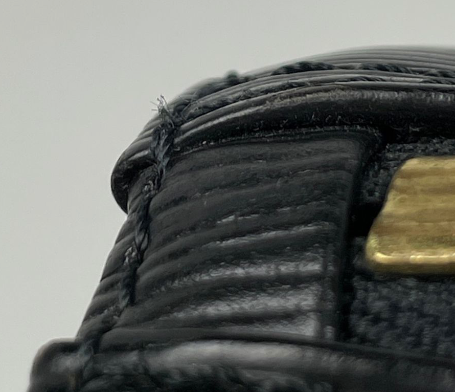 Louis Vuitton Keepall 45 en cuir Épi noir