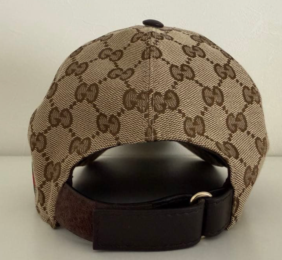 Casquette Gucci motif GG couleur beige.