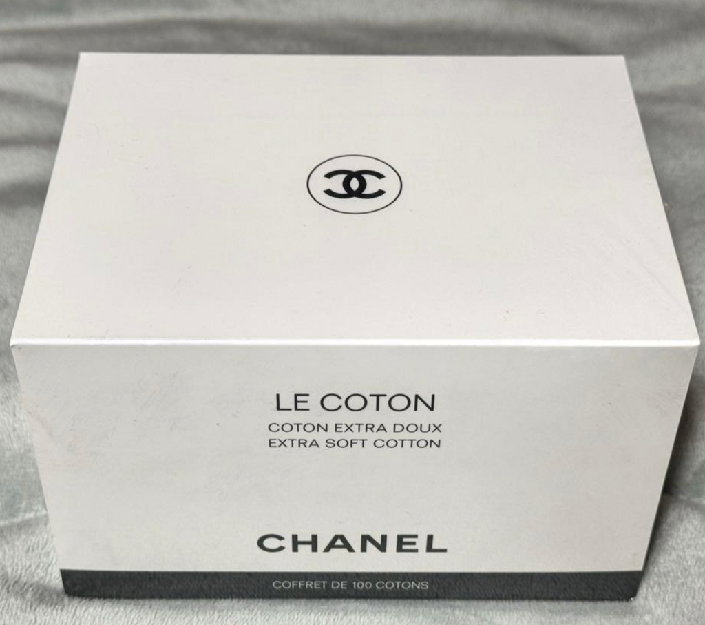 Boîte de 100 cotons CHANEL neufs