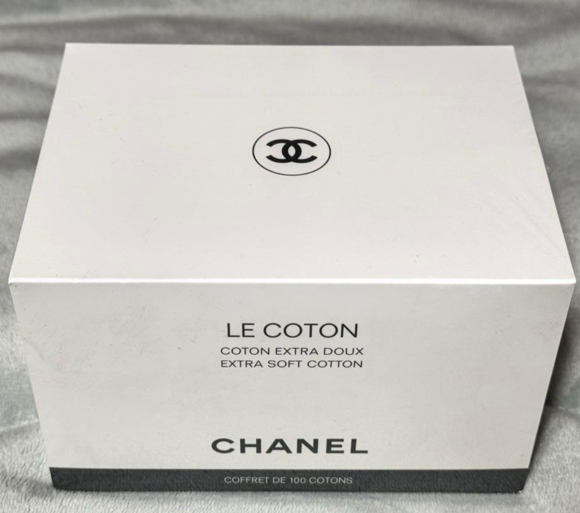 Boîte de 100 cotons CHANEL neufs