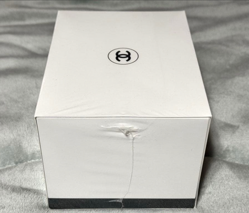 Boîte de 100 cotons CHANEL neufs