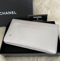 Portefeuille Chanel Coco Camélia Argent – CC Logo avec Carte d’Authenticité