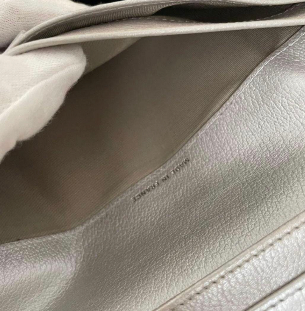 Portefeuille Chanel Coco Camélia Argent – CC Logo avec Carte d’Authenticité