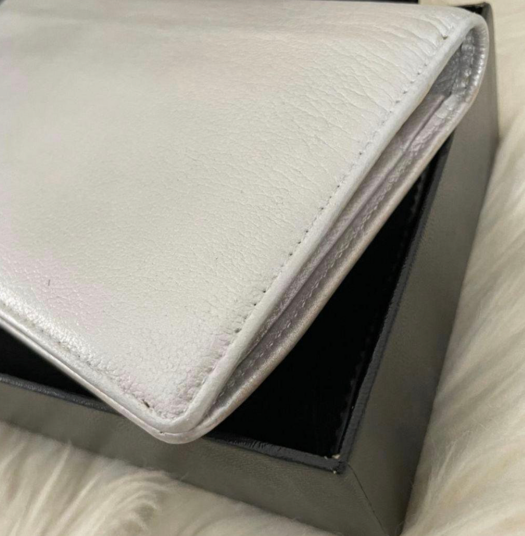 Portefeuille Chanel Coco Camélia Argent – CC Logo avec Carte d’Authenticité