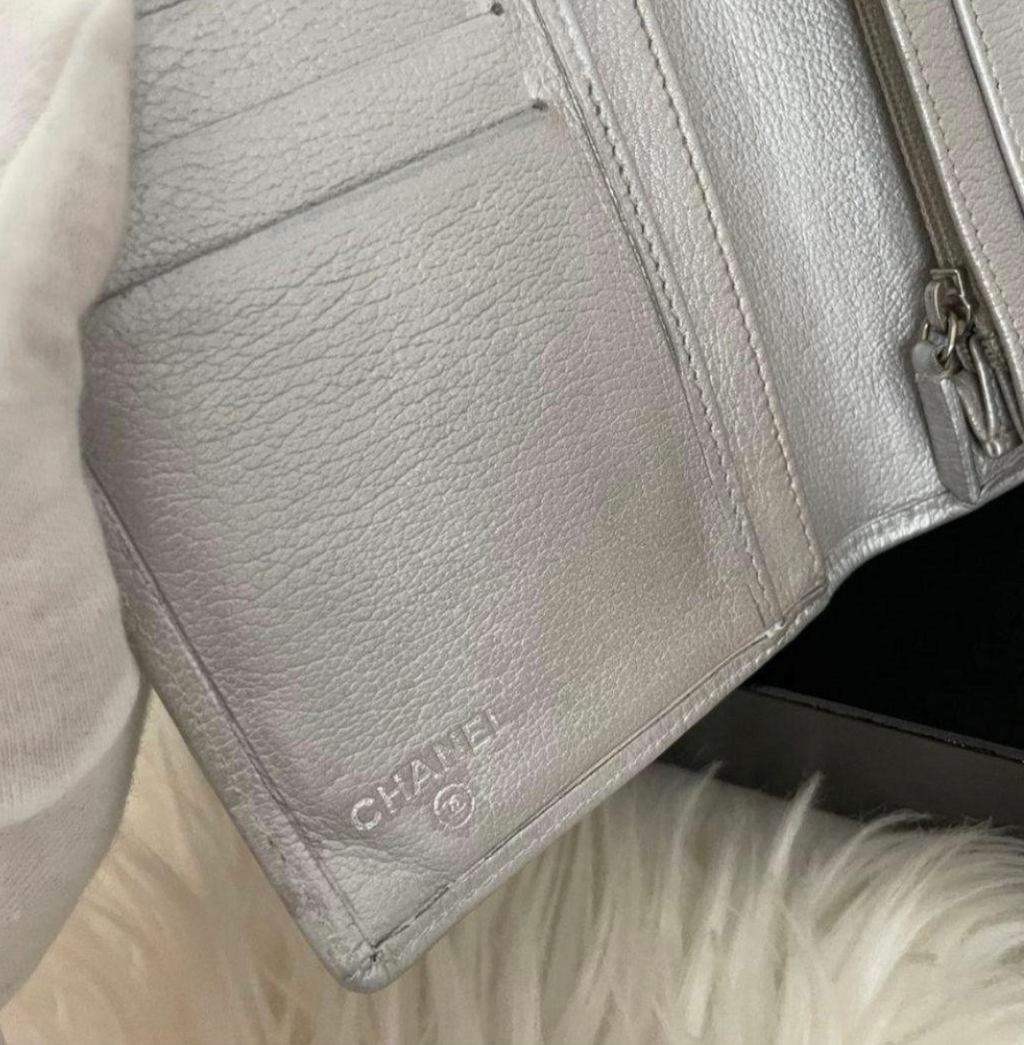 Portefeuille Chanel Coco Camélia Argent – CC Logo avec Carte d’Authenticité