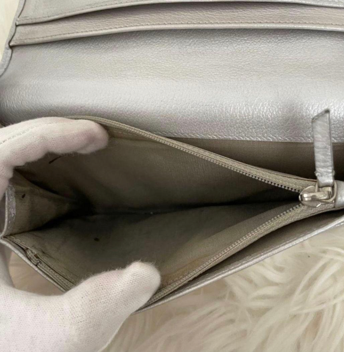 Portefeuille Chanel Coco Camélia Argent – CC Logo avec Carte d’Authenticité
