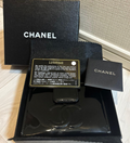 Portefeuille Chanel Camélia Noir – Cuir Verni avec Carte d’Authenticité
