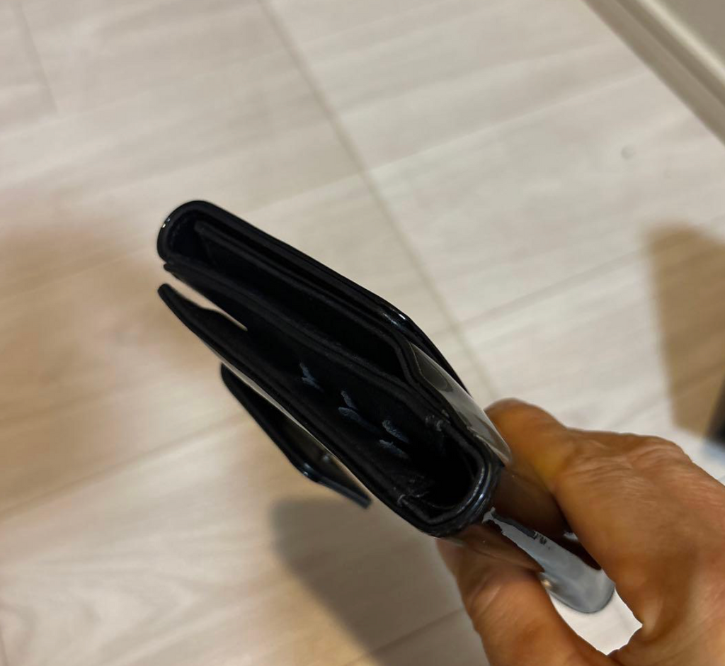 Portefeuille Chanel Camélia Noir – Cuir Verni avec Carte d’Authenticité