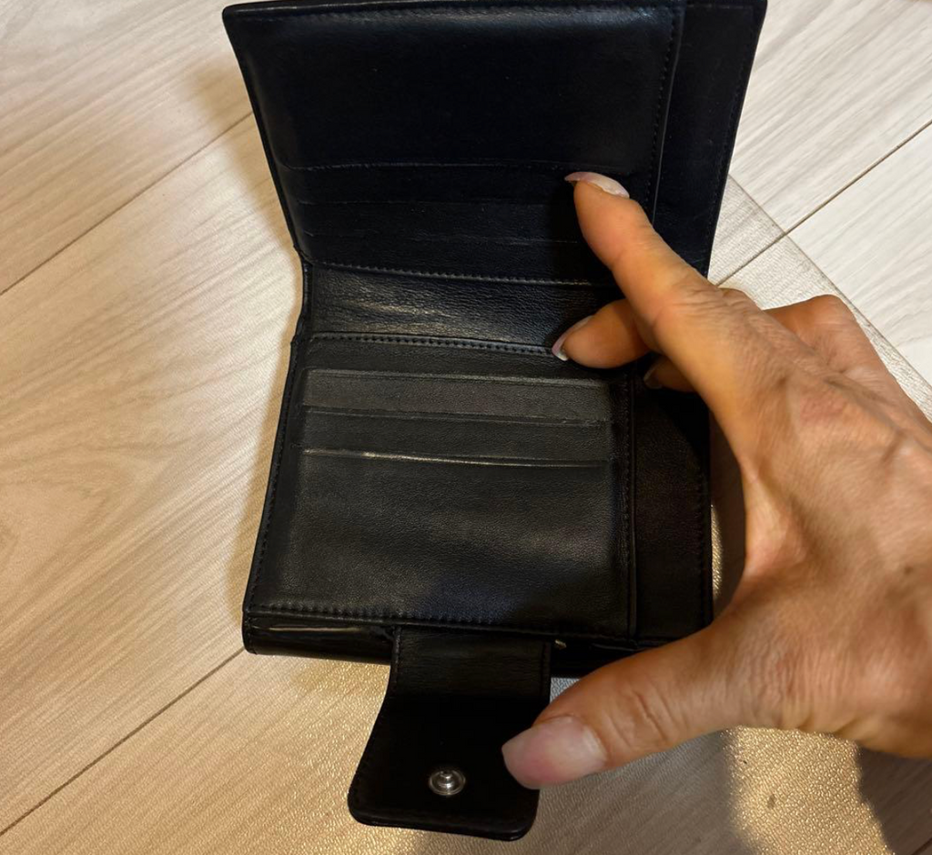 Portefeuille Chanel Camélia Noir – Cuir Verni avec Carte d’Authenticité