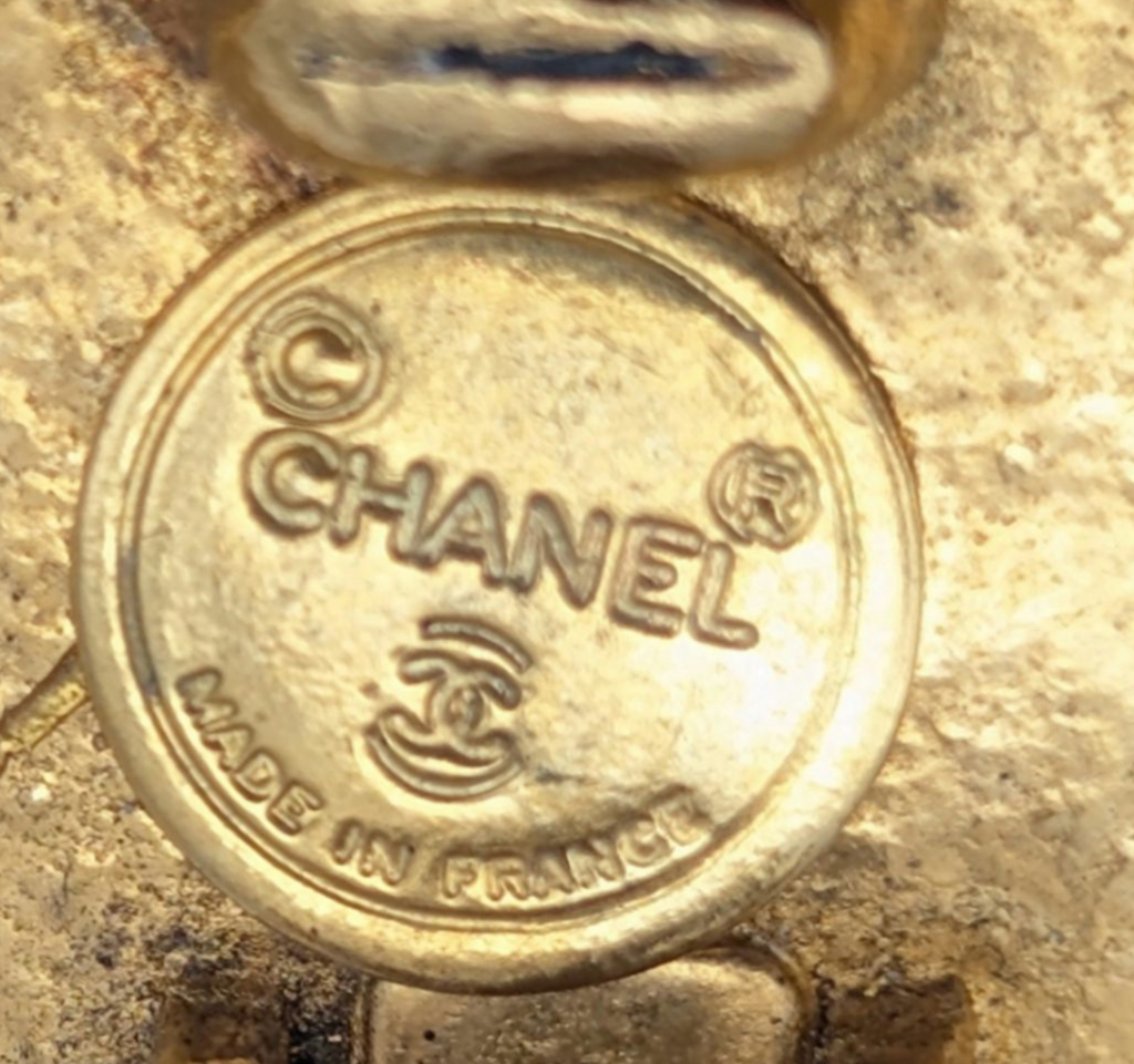 Boucles d’Oreilles Chanel Camélia Vintage – Perles & Or