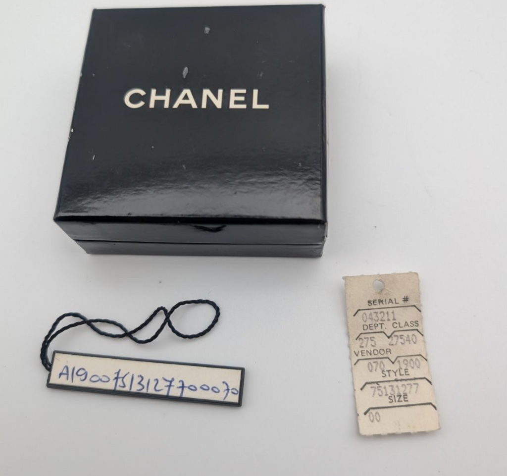 Boucles d’Oreilles Chanel Camélia Vintage – Perles & Or