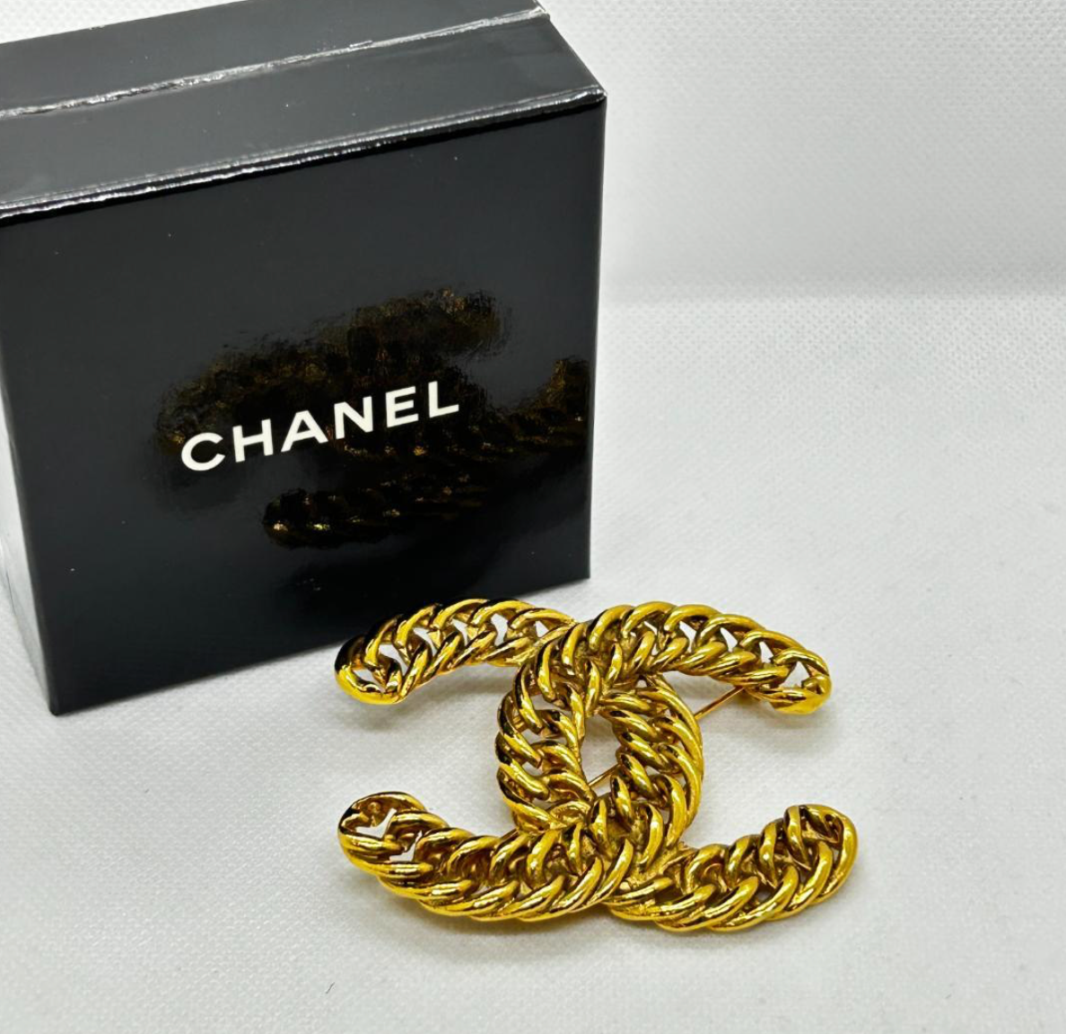 Broche Chanel Coco Mark Chaîne – Logo CC Oversize
