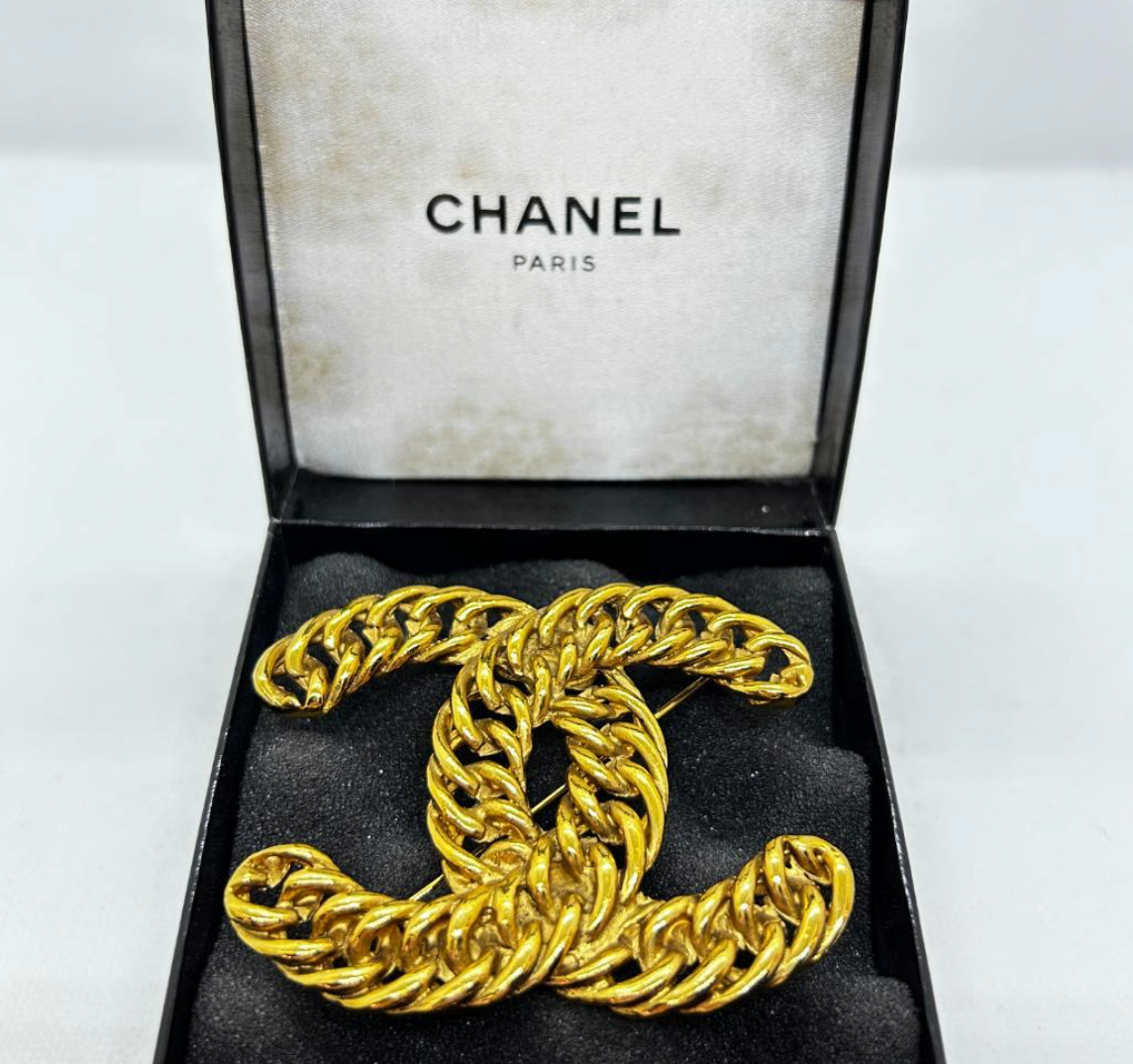 Broche Chanel Coco Mark Chaîne – Logo CC Oversize