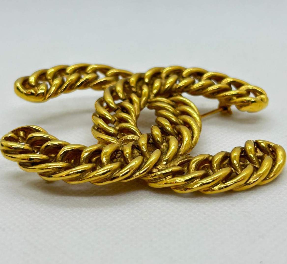 Broche Chanel Coco Mark Chaîne – Logo CC Oversize