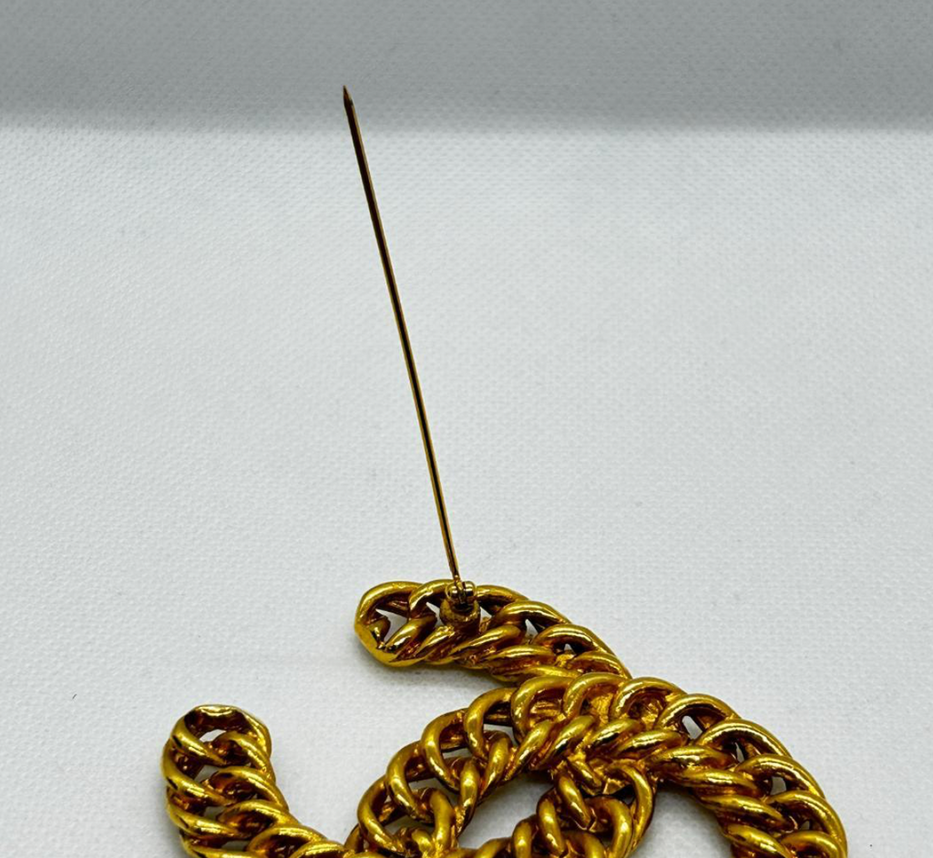 Broche Chanel Coco Mark Chaîne – Logo CC Oversize