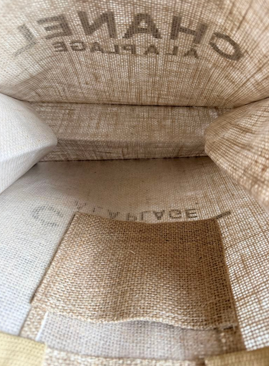 Sac tote CHANEL en lin et jute (novelty)