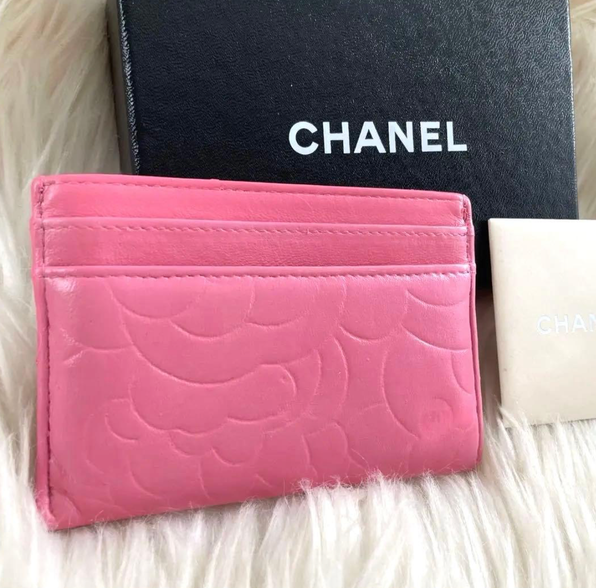 Chanel – Porte-cartes / portefeuille – Camélia – Rose – Coco Mark