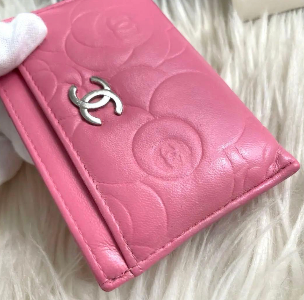 Chanel – Porte-cartes / portefeuille – Camélia – Rose – Coco Mark