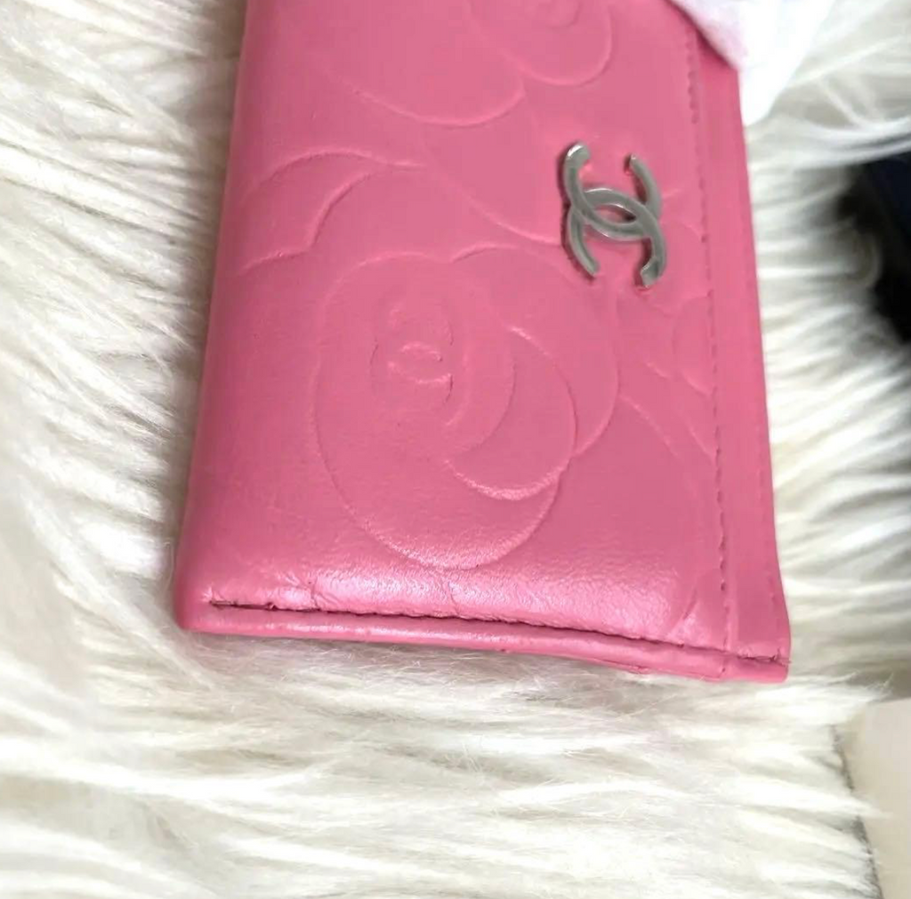 Chanel – Porte-cartes / portefeuille – Camélia – Rose – Coco Mark