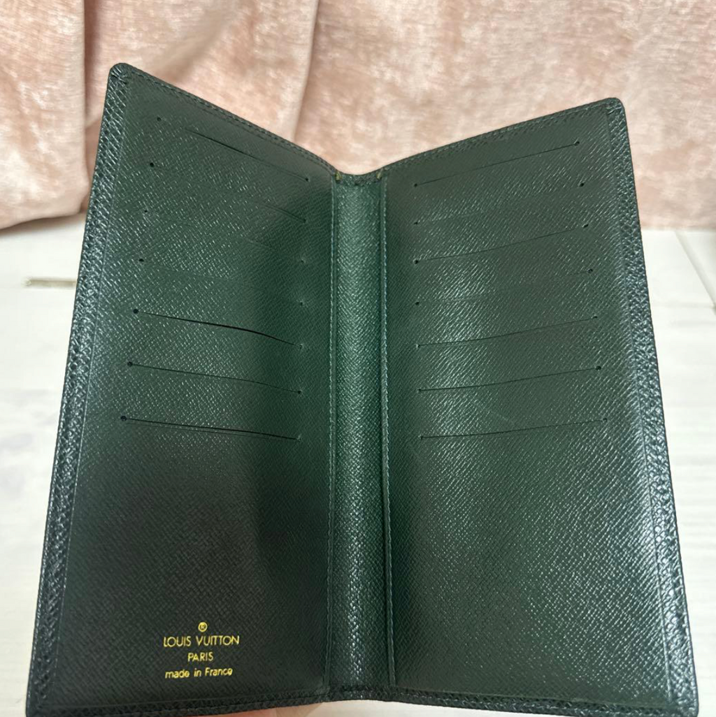 Portefeuille Louis Vuitton Vert – Cuir Taiga
