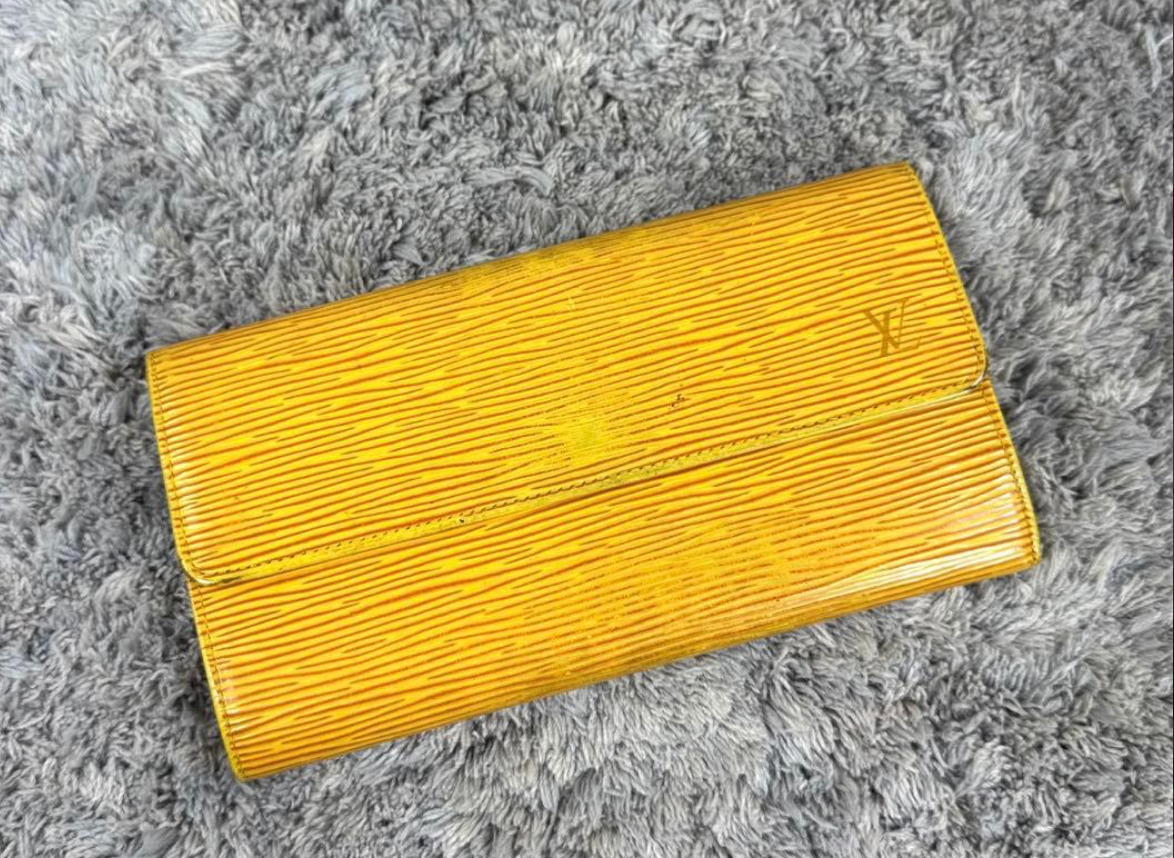 Portefeuille Louis Vuitton Épi Jaune Pochette Porte-Monnaie Crédit