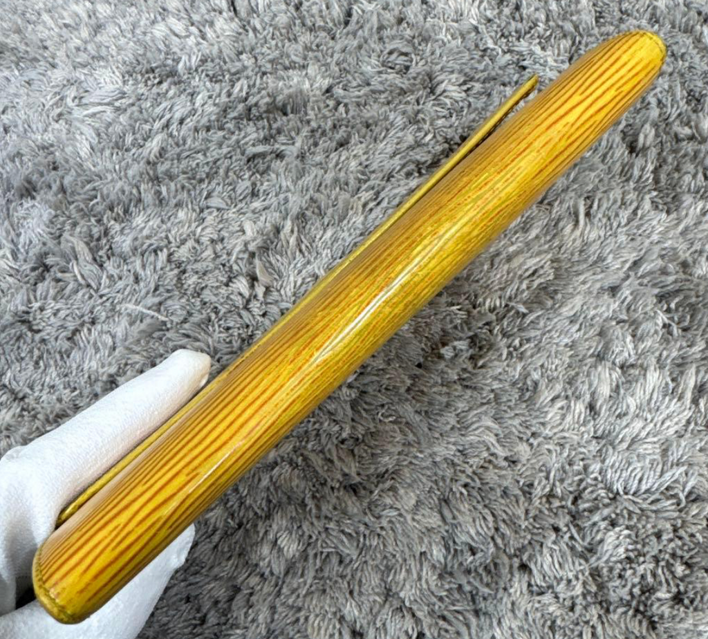 Portefeuille Louis Vuitton Épi Jaune Pochette Porte-Monnaie Crédit