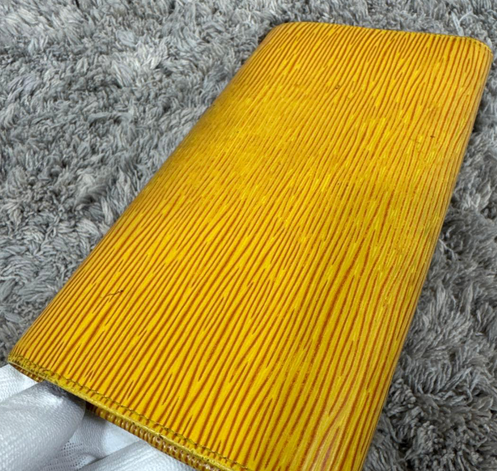 Portefeuille Louis Vuitton Épi Jaune Pochette Porte-Monnaie Crédit