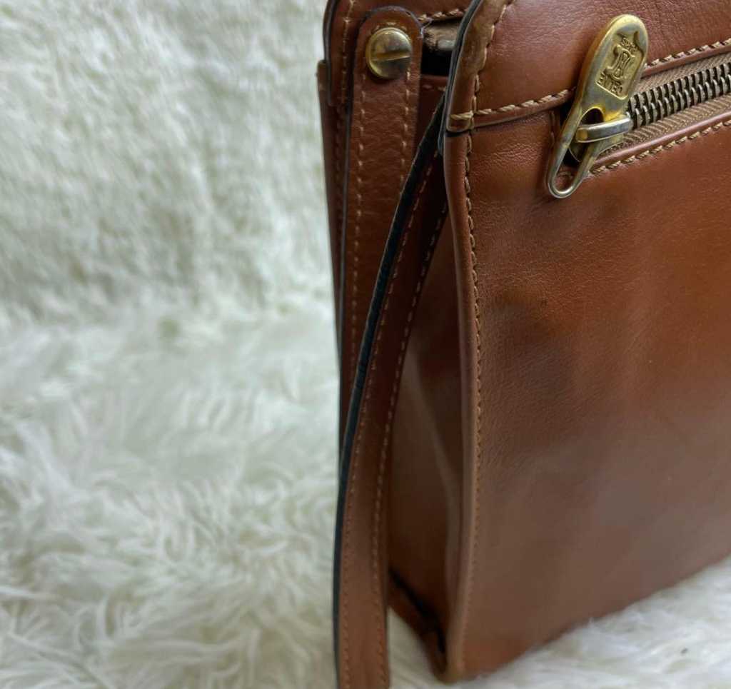 CELINE – Clutch / Pochette Triomphe Cuir Vintage
