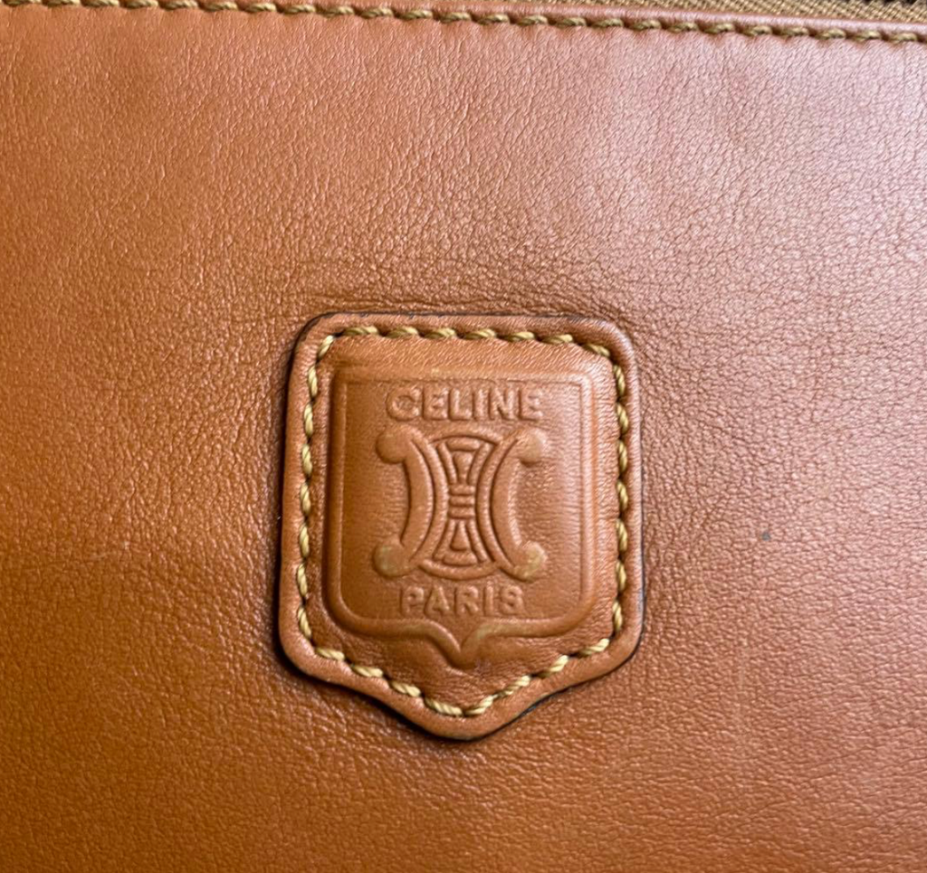 CELINE – Clutch / Pochette Triomphe Cuir Vintage