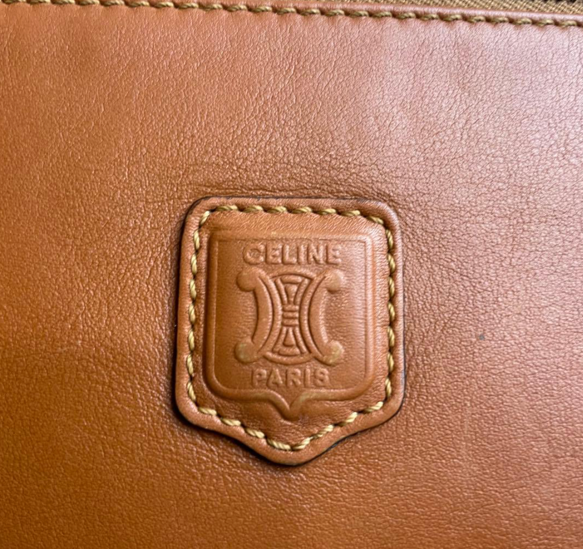 CELINE – Clutch / Pochette Triomphe Cuir Vintage