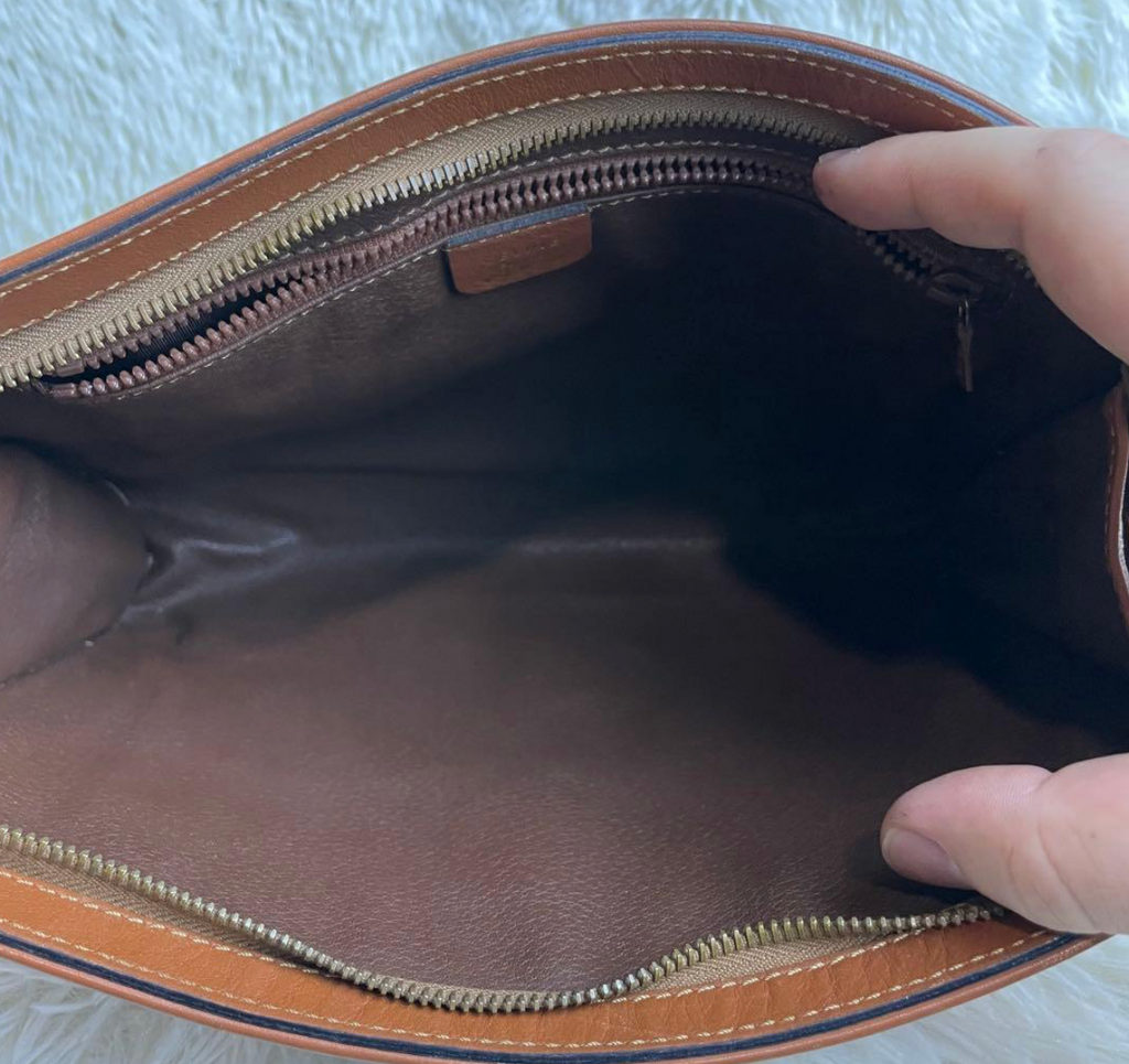 CELINE – Clutch / Pochette Triomphe Cuir Vintage