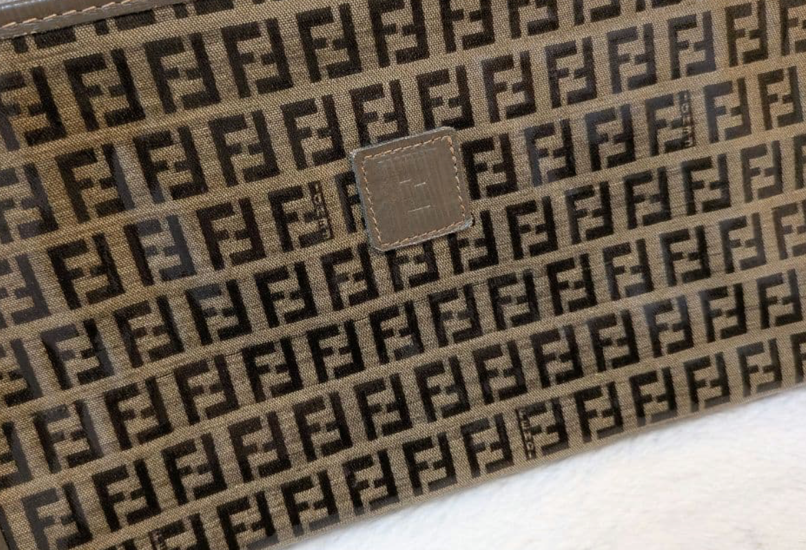 FENDI – Pochette Clutch Zuccino Vintage (Brown)