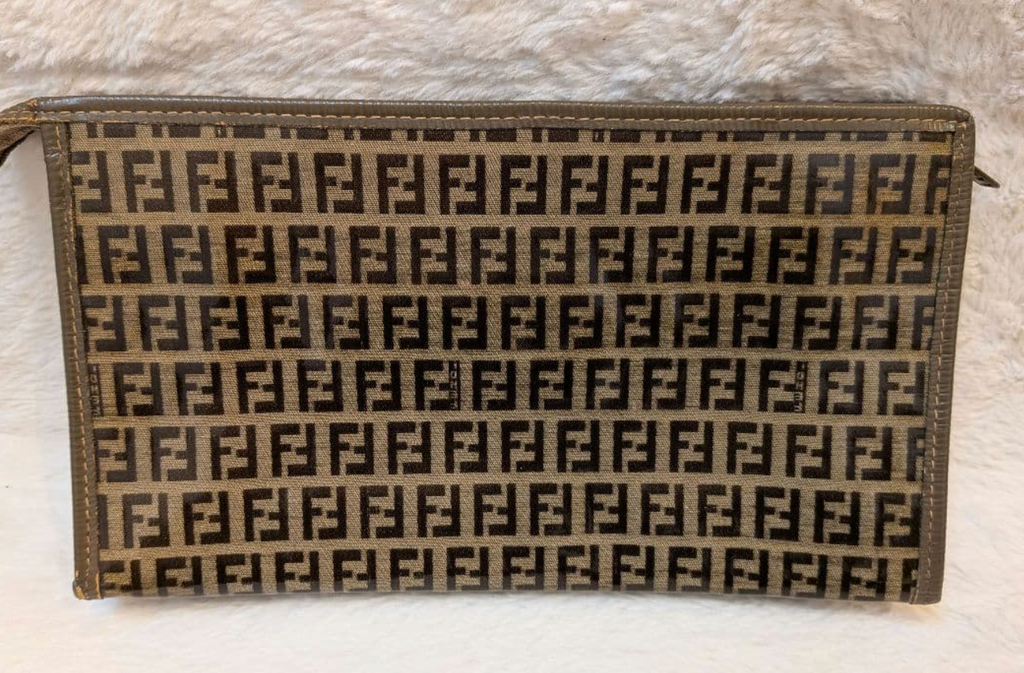 FENDI – Pochette Clutch Zuccino Vintage (Brown)