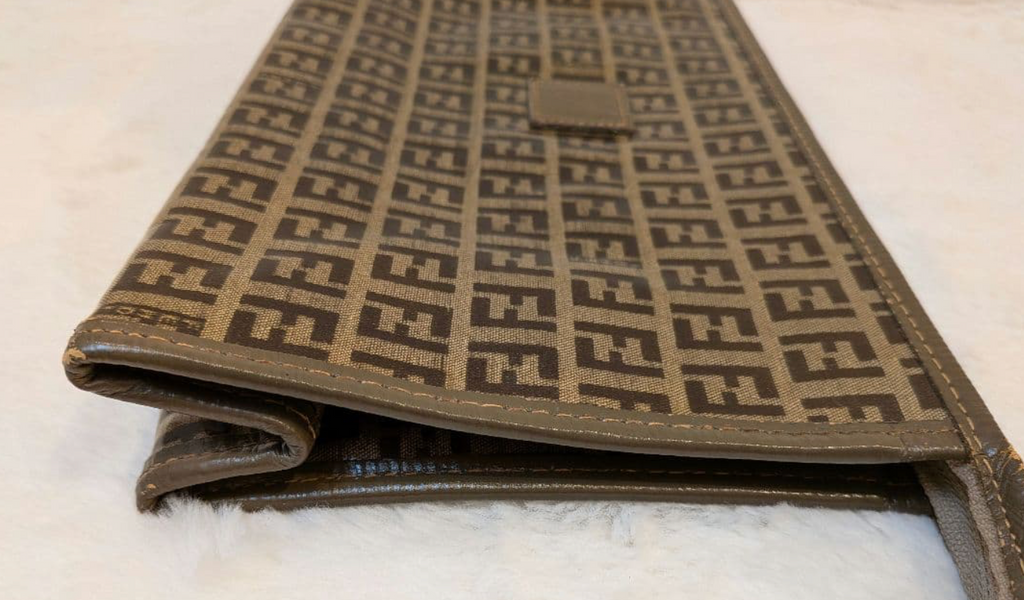 FENDI – Pochette Clutch Zuccino Vintage (Brown)