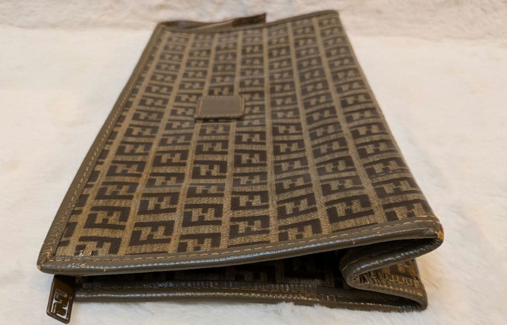 FENDI – Pochette Clutch Zuccino Vintage (Brown)