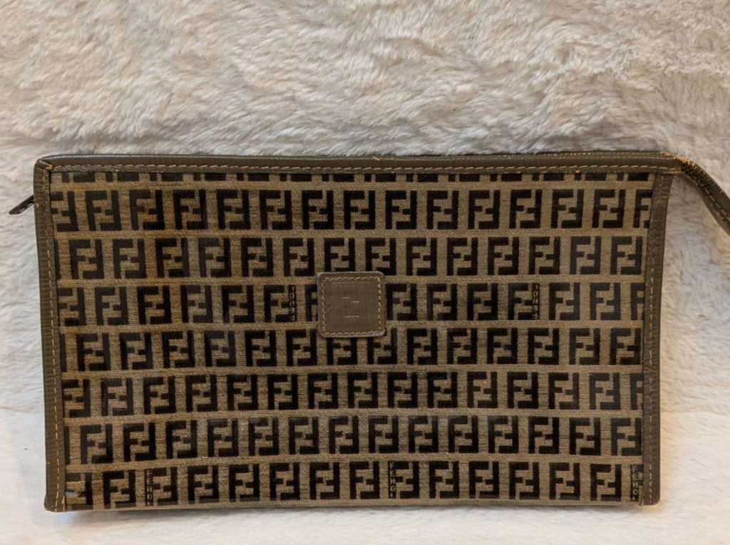 FENDI – Pochette Clutch Zuccino Vintage (Brown)