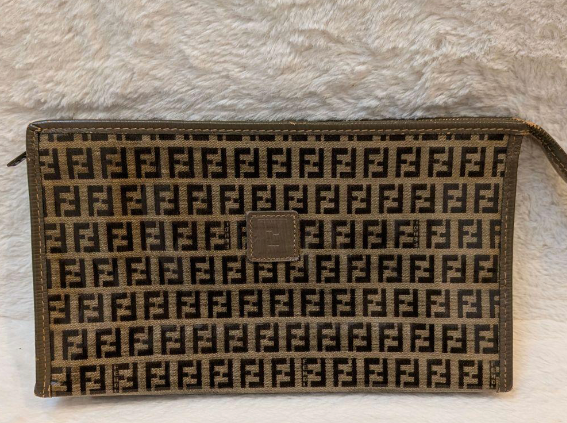 FENDI – Pochette Clutch Zuccino Vintage (Brown)