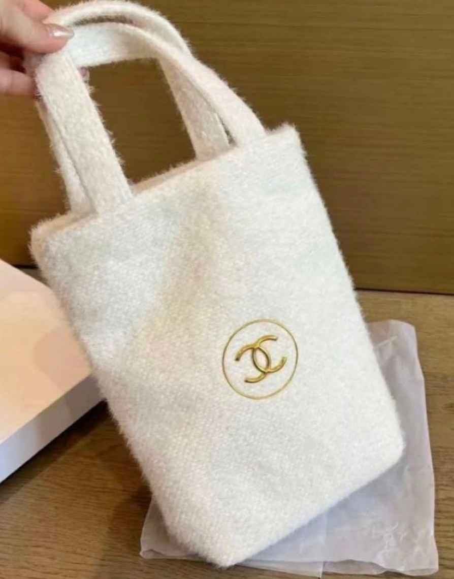 CHANEL – Tote Bag Holiday 2024 (Édition Spéciale)