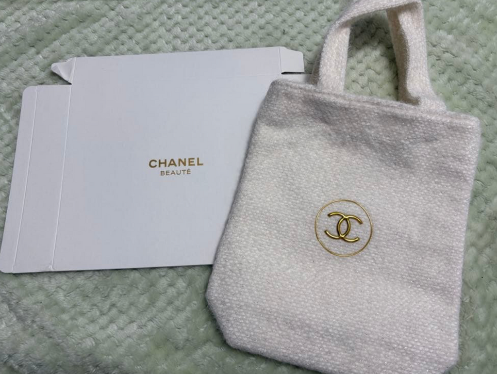 CHANEL – Tote Bag Holiday 2024 (Édition Spéciale)