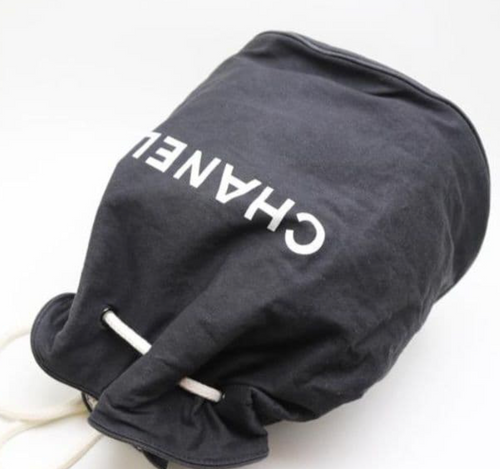 CHANEL – Sac Piscine Drawstring Canvas Noir