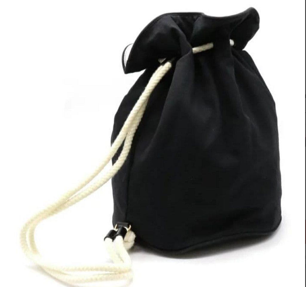 CHANEL – Sac Piscine Drawstring Canvas Noir