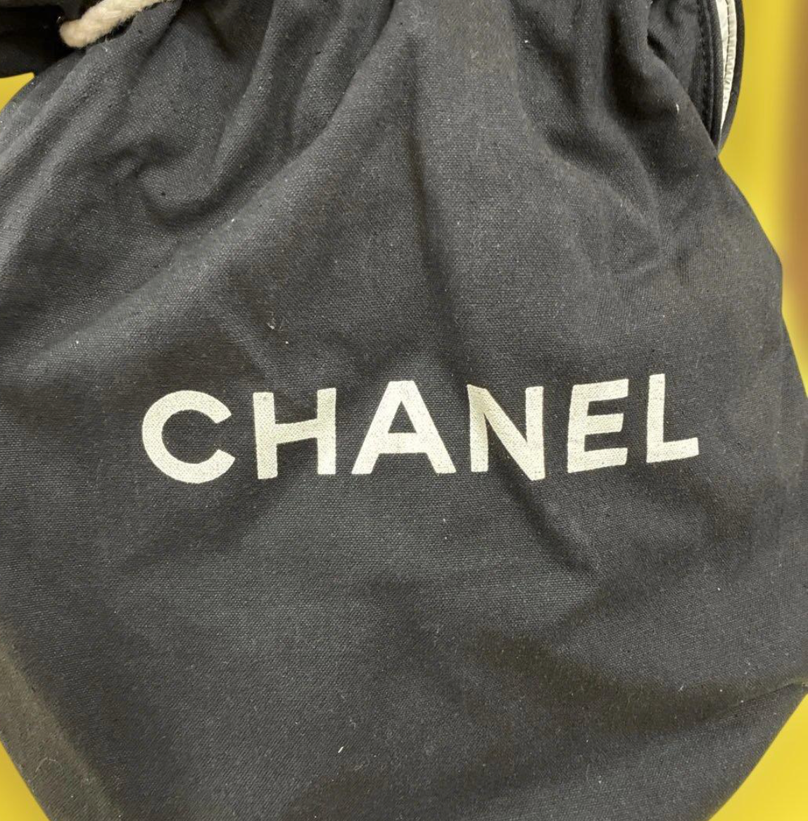CHANEL – Sac Piscine Drawstring Canvas Noir