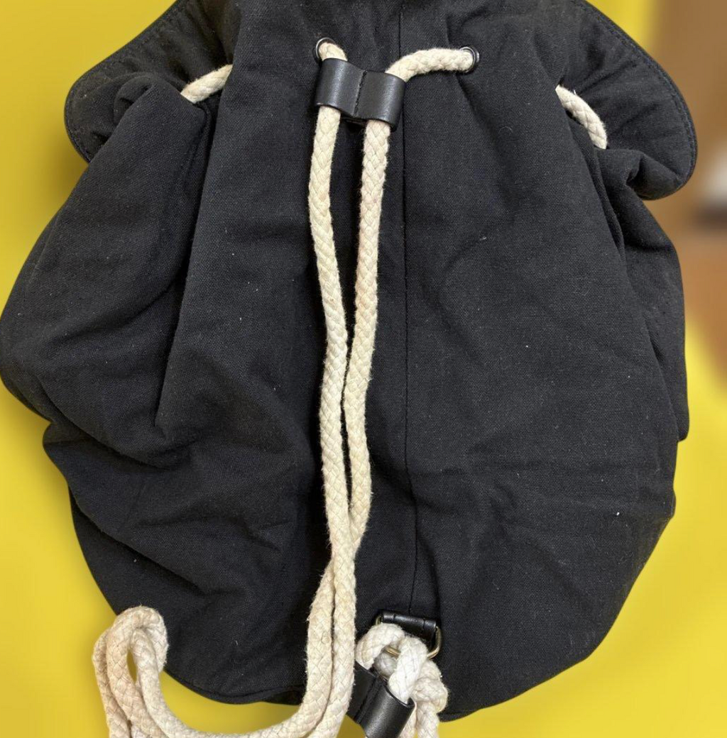 CHANEL – Sac Piscine Drawstring Canvas Noir