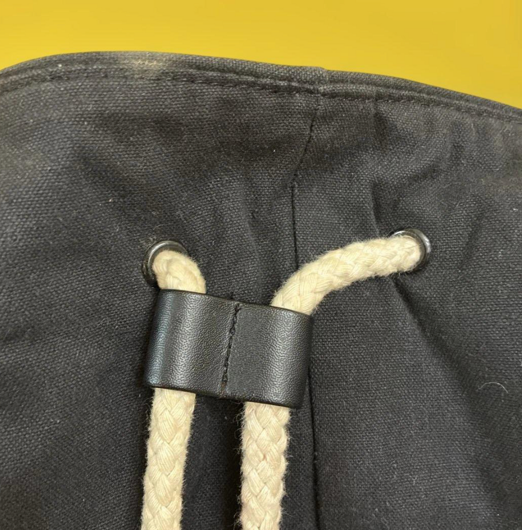 CHANEL – Sac Piscine Drawstring Canvas Noir