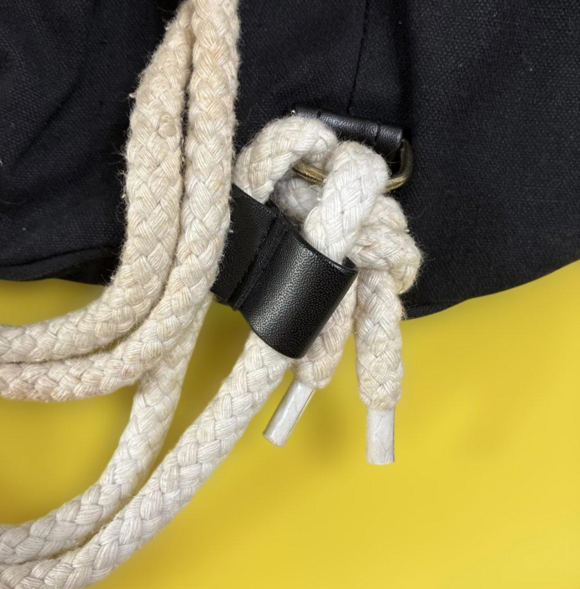 CHANEL – Sac Piscine Drawstring Canvas Noir