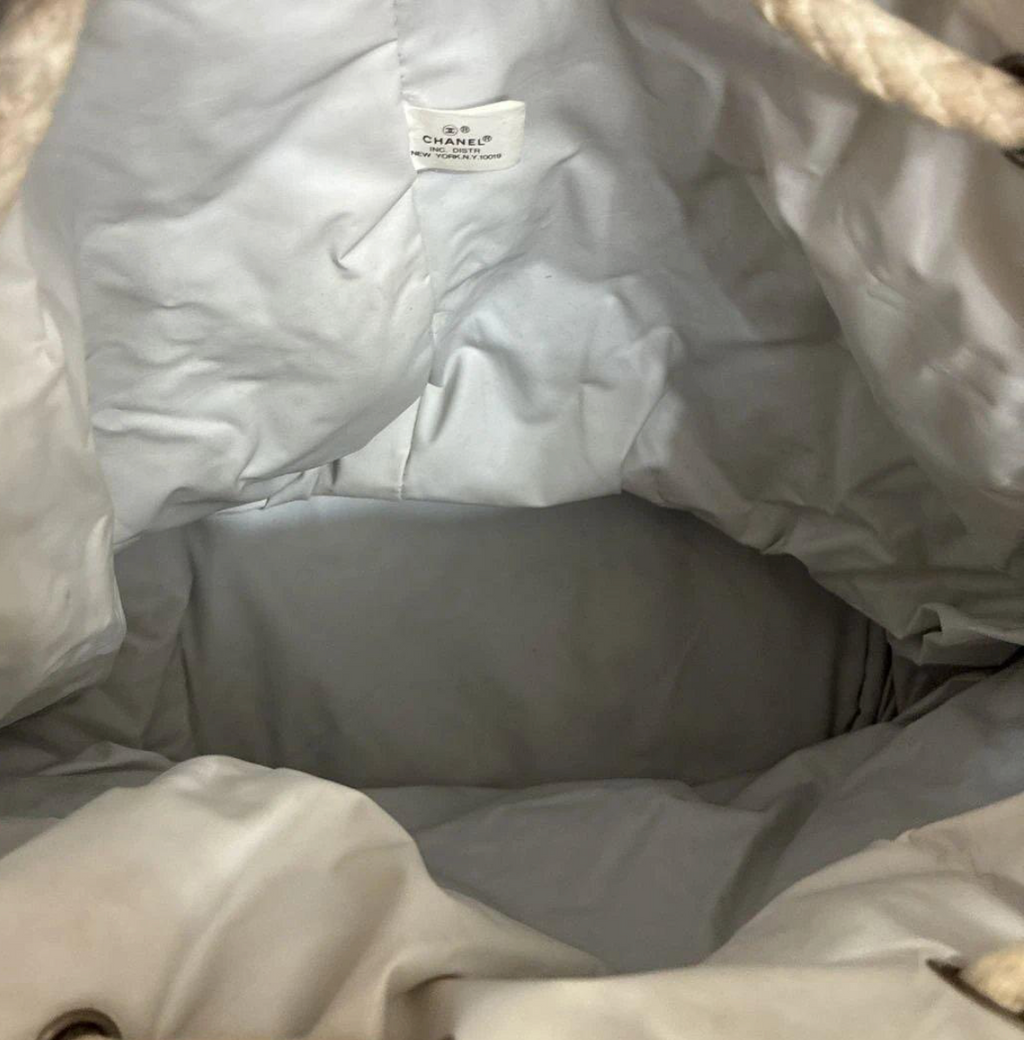 CHANEL – Sac Piscine Drawstring Canvas Noir