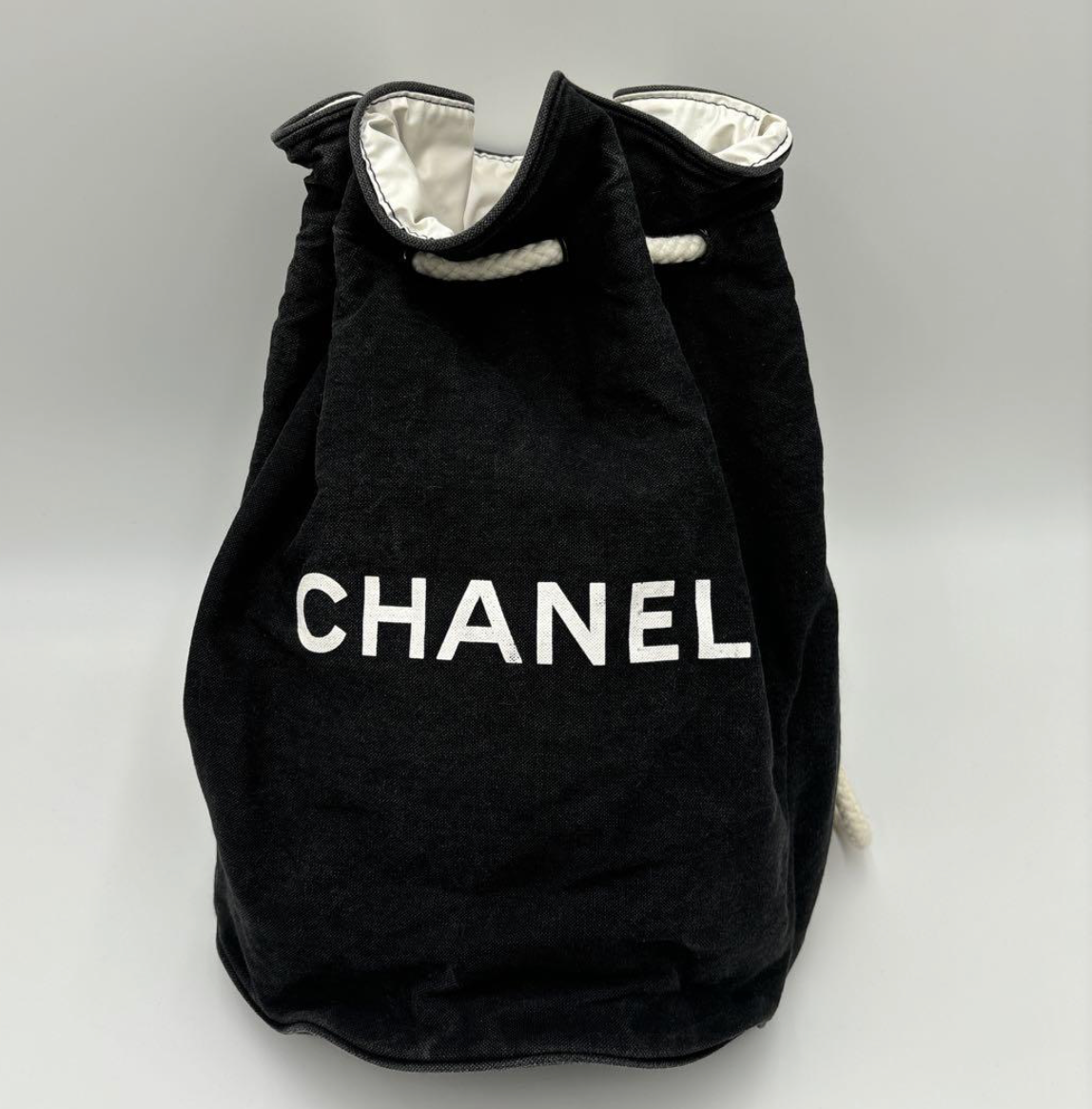 CHANEL – Sac Piscine Drawstring Canvas Noir