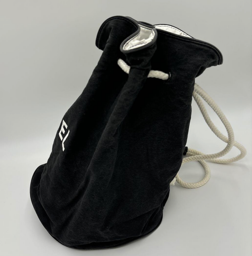 CHANEL – Sac Piscine Drawstring Canvas Noir