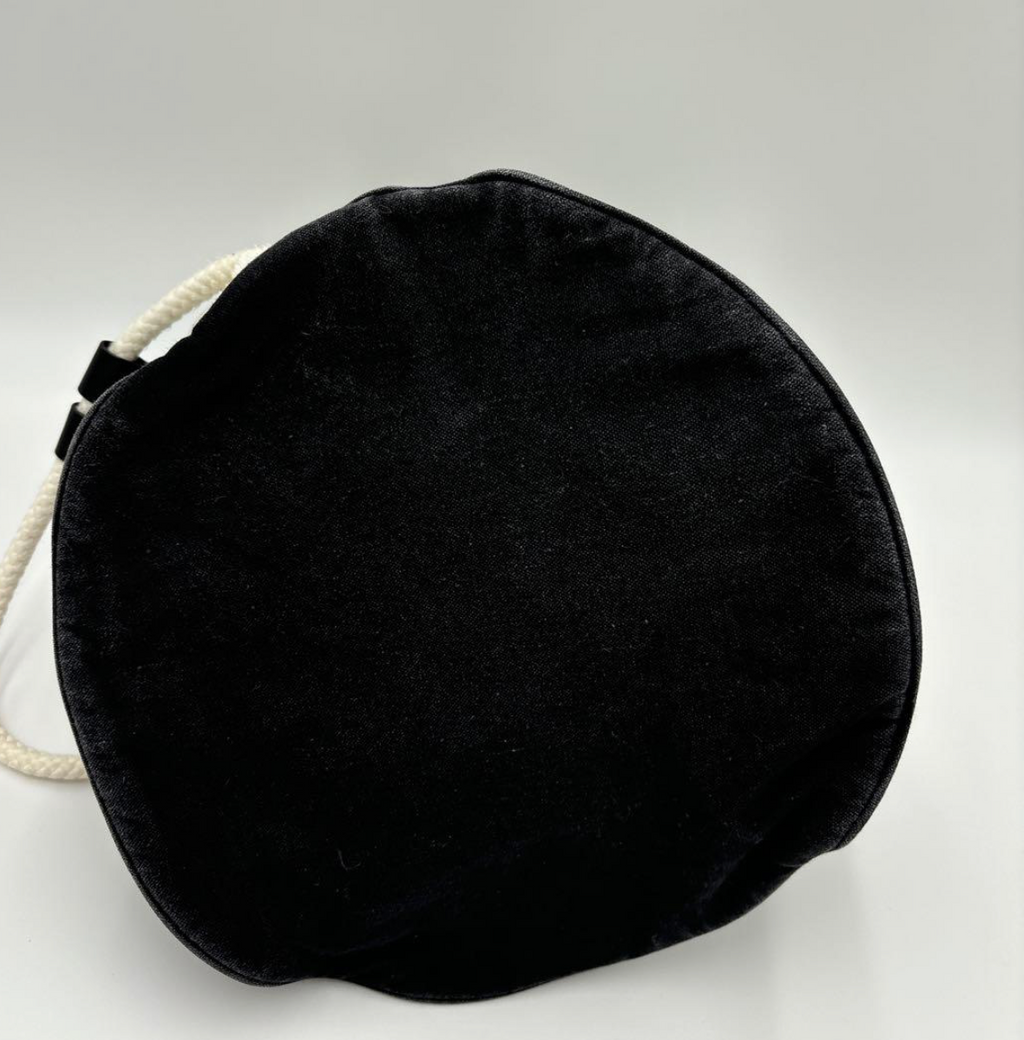 CHANEL – Sac Piscine Drawstring Canvas Noir