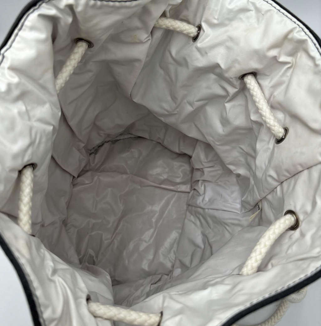 CHANEL – Sac Piscine Drawstring Canvas Noir